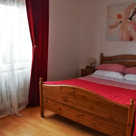 Bed and Breakfast Lauden